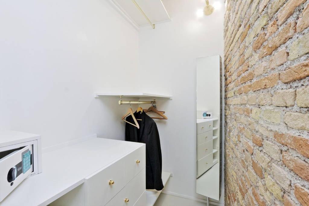 Apartment Ych-charming Flat Near Colosseum Rom